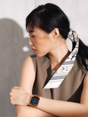 Series&nbsp;12 case & Band Apple Watch Hermès Single Tour 42&nbsp;mm Deployment Buckle Kilim, View: Worn, worn, view 2 of 3