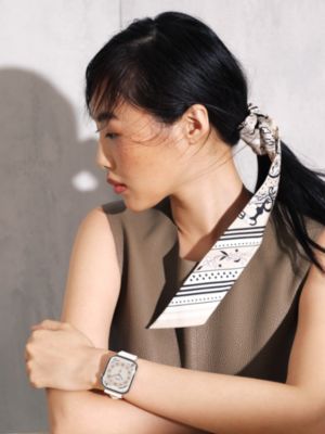 Series&nbsp;12 case & Band Apple Watch Hermès Single Tour 42&nbsp;mm Deployment Buckle Kilim, View: Worn, worn, view 2 of 4