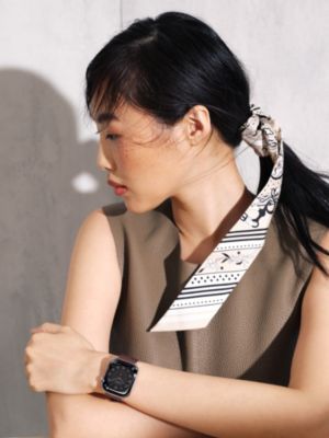 Series&nbsp;12 case & Band Apple Watch Hermès Single Tour 42&nbsp;mm Deployment Buckle Kilim, View: Worn, worn, view 2 of 4