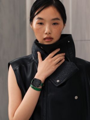 Series&nbsp;12 case & Band Apple Watch Hermès Double Tour 42&nbsp;mm Attelage Animaux Bandana, View: Worn, worn, view 2 of 4