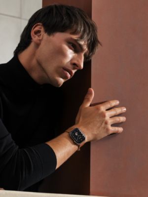 Series&nbsp;12 case & Band Apple Watch Hermès Single Tour 46&nbsp;mm, View: Worn, worn, view 2 of 3
