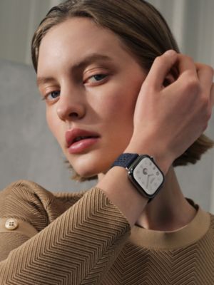 Series&nbsp;12 case & Band Apple Watch Hermès Single Tour 42&nbsp;mm Neo Tricot, View: Worn, worn, view 2 of 4