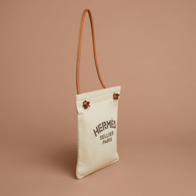 HERMES ホワイト 馬頭　置物 伝統に裏打ちされた乗馬と馬具の世界 | Hermès - エルメス-公式サイト