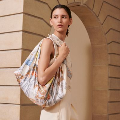 カレ 90 《アルネ・ドゥ・クール》 | Hermès - エルメス-公式サイト