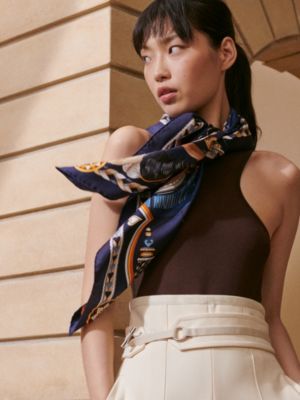 Harnais de Coeur scarf 90, View: Worn, worn, view 2 of 3