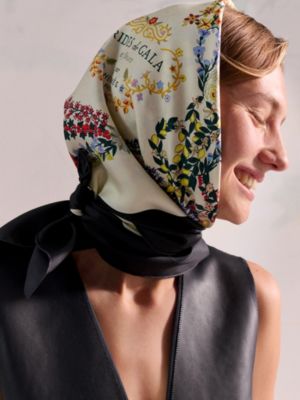 Brides de Gala en Fleurs 스카프 90, 보기: 이미지: 제품 착용 이미지, worn, 3개 중 4번째 보기