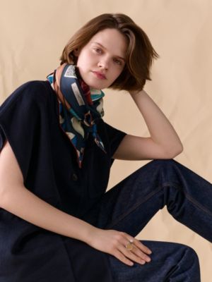 L'Heure des Gants scarf 90, View: Worn, worn, view 2 of 3