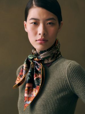 Rewilding Nature 스카프 90, 보기: 이미지: 제품 착용 이미지, worn, 3개 중 4번째 보기