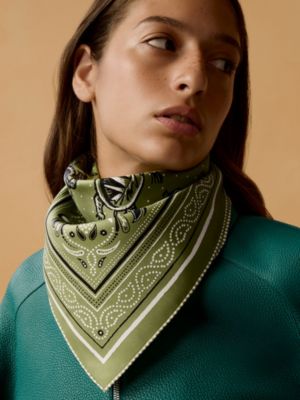 シルクバンダナ 《タートル・バンダナ》, イメージ: 着用例, worn, ビュー2の3