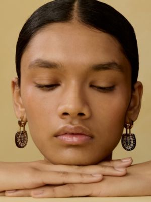 Cheval de Coeur earrings, small model, View: Worn, worn, view 2 of 3