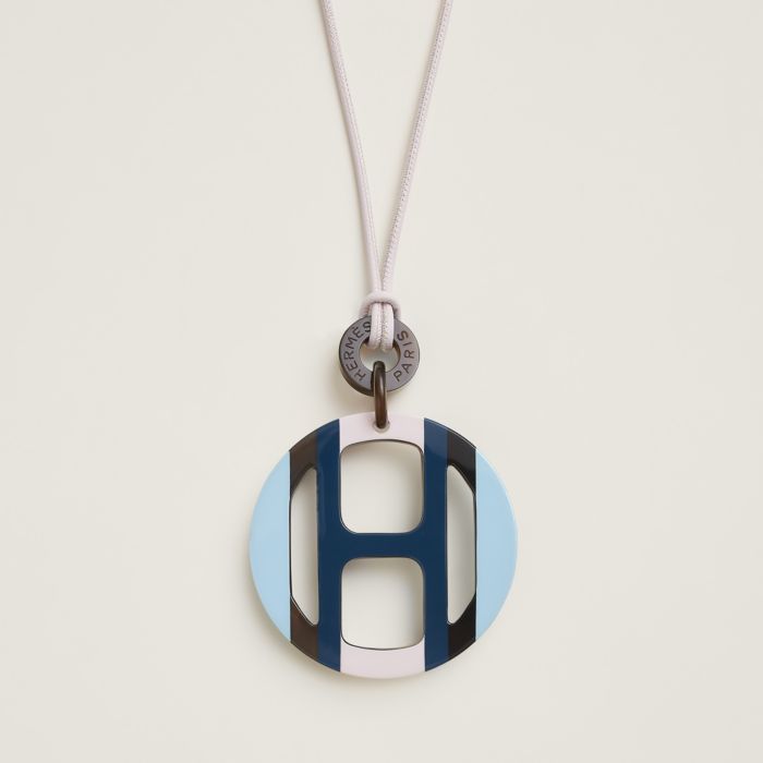 ペンダント 《Hエキップ》 | Hermès - エルメス-公式サイト