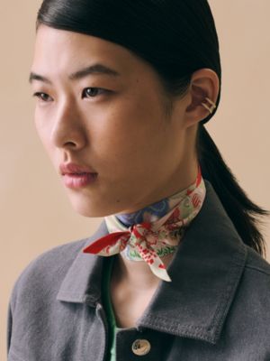 Rewilding Nature Twilly絲巾, 檢視: 佩戴, worn, 檢視共2張圖片的第3張