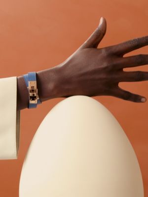 レザーブレスレット 《ケリー》 ドゥブルトゥール, イメージ: 着用例, worn, ビュー2の2