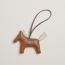 Rodeo MM charm, gold/craie/étoupe