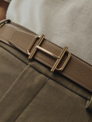 Royal belt buckle & Reversible leather strap 32&nbsp;mm, View: Worn, worn, view 3 of 4