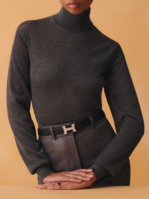Mini Constance Guillochee belt buckle & Reversible leather strap 24&nbsp;mm, View: Worn, worn, view 3 of 3