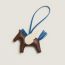 Rodeo Pegase MM charm, chocolat/bleu de France/craie