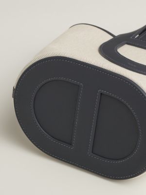 Hermès In-the-Loop 18 bag, View: below, below, view 5 of 6