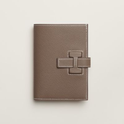 【大好評!!】HERMES New H Passant ウォレット Etoupe New H Passant Compact wallet - White | Hermès Hong Kong SAR