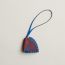 Cheval Tresse charm, rouge H/bleu hydra