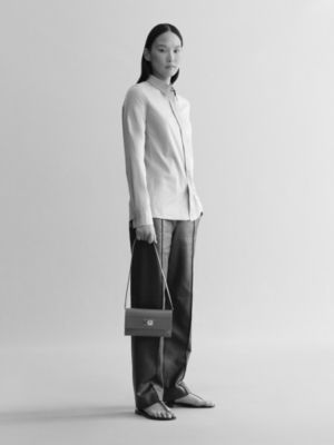 24/24 To Go 皮夾, 檢視: 佩戴, worn, 檢視共2張圖片的第5張