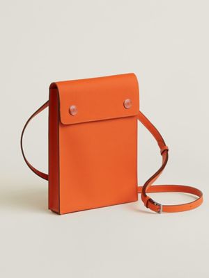 Hermèsnap Vertical To Go lacquered pouch, View: side, side, view 2 of 4