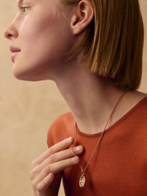 ペンダント 《ミニ・マイヨン》 PM, イメージ: 着用例, worn, ビュー2の3
