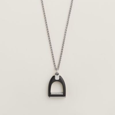 ネックレス《シェーヌ・ダンクル・ヴュルカニウム》 | Hermès