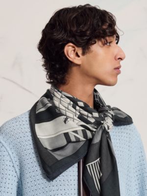 Pour Sortir 100方巾, 檢視: 佩戴, worn, 檢視共2張圖片的第3張