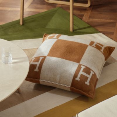HERMES エルメス はみでる クッション 2個セット サイズ:47×48cm