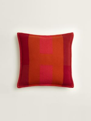 H Horizon pillow