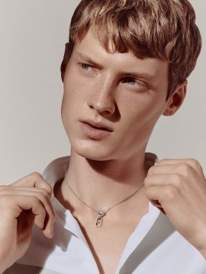 Chaine d'ancre pendant, View: Worn, worn, view 3 of 3