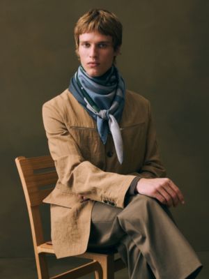Horse Splas'H 100方巾, 檢視: 佩戴, worn, 檢視共2張圖片的第3張