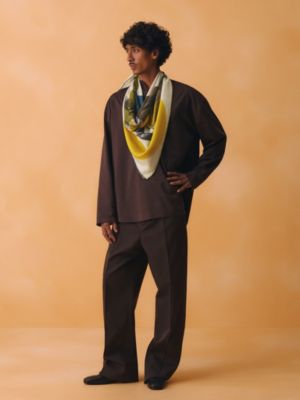 Symetrie Equestre 100方巾, 檢視: 佩戴, worn, 檢視共2張圖片的第3張