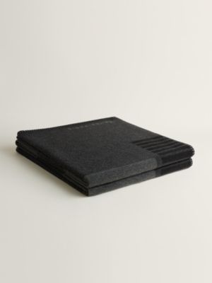 H Tape bed cover, View: Folded, folded, view 4 of 5