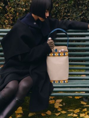 Clairiere 보틀 홀더, 라지 모델, 보기: 이미지: 제품 착용 이미지, worn, 2개 중 4번째 보기