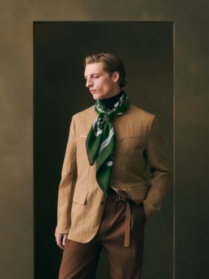 Bouclerie d'Attelage 100方巾, 檢視: 佩戴, worn, 檢視共2張圖片的第3張