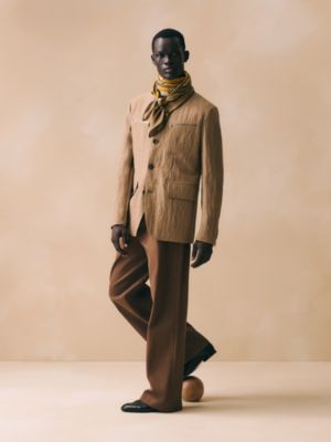 Bouclerie d'Attelage 100方巾, 檢視: 佩戴, worn, 檢視共2張圖片的第3張