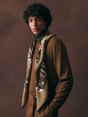 Bouclerie d'Attelage 100方巾, 檢視: 佩戴, worn, 檢視共3張圖片的第4張