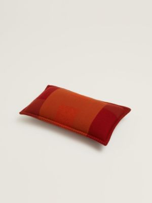 H Horizon pillow, small model, View: front, front, view 3 of 4
