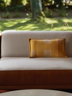 H Horizon pillow, small model, View: front, front, view 4 of 4
