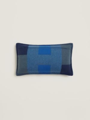 H Horizon pillow, small model, View: Back, back, view 3 of 4