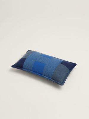 H Horizon pillow, small model, View: front, front, view 2 of 4