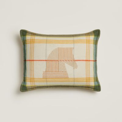 Curiosites pillow