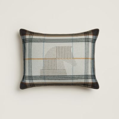 Curiosites pillow