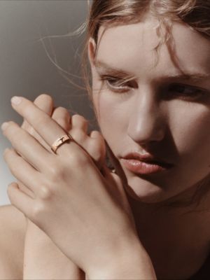 Kelly ring, small model, View: Worn, worn, view 2 of 2