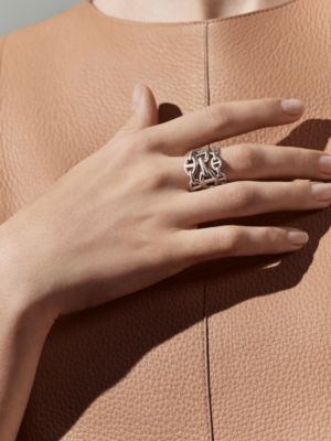 Chaine d'ancre Enchainee ring, large model, View: Worn, worn, view 3 of 3