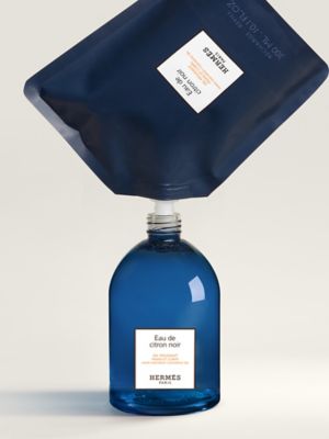 Eau de citron noir Hand and body cleansing gel refill, View: front, front, view 2 of 4