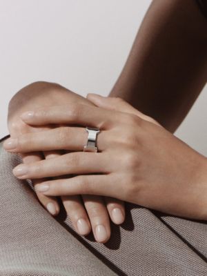 Bague Amazone Hermès, moyen modèle, Vue: Vue portée, worn, vue 2 sur 2