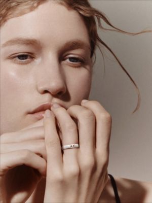 ウェディングリング 《エヴァー・ヘラクレス》, イメージ: 着用例, worn, ビュー2の3